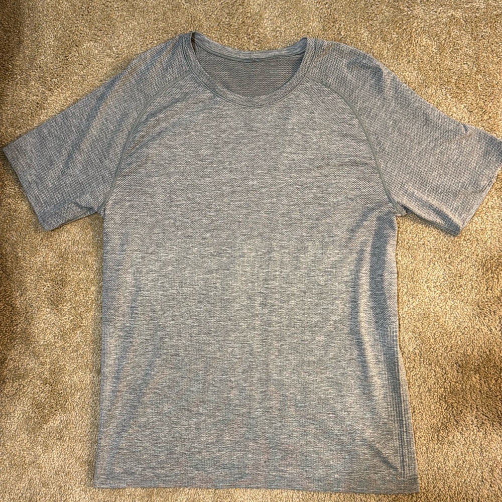 Men’s M Lululemon athletics shirt